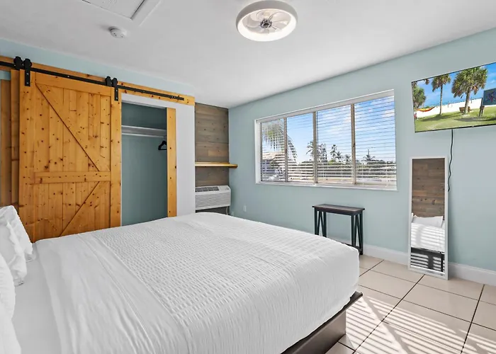 Standard Hotel Room - King Bed #2